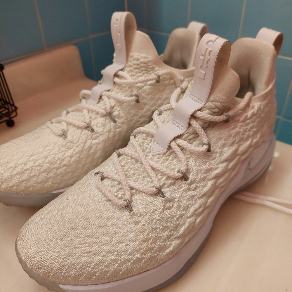 Nike lebron 15 XV Metallic White size 9.5